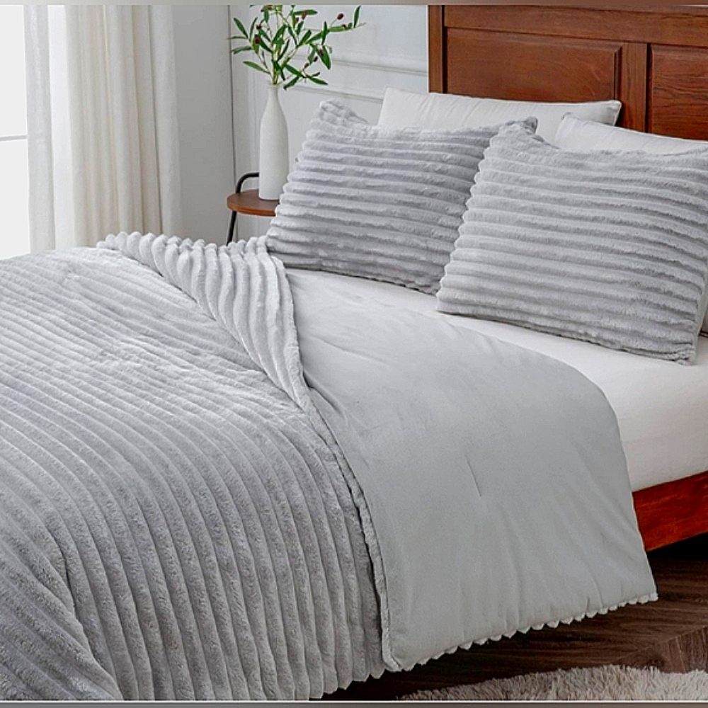 Full Size - 3 Piece Fluffy Duvet Cover Set - Cover & 2 Pillow Cases - Picture 1 of 14
